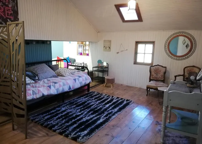 Grand Au Coeur D'un Village *