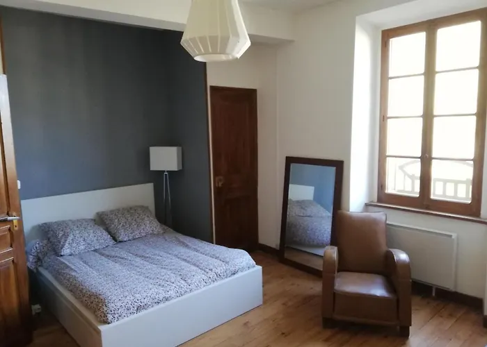 Grand Au Coeur D'un Village بيت للعطل