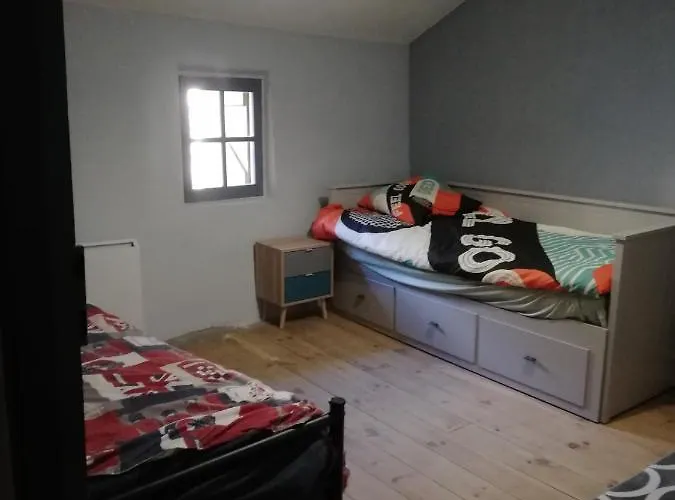 Grand Au Coeur D'un Village